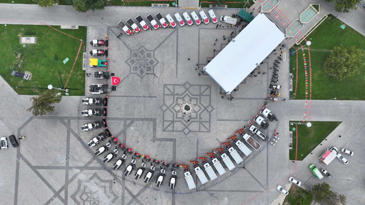 Konya Büyükşehir'e 54 yeni iş makinesi! Kışın karla mücadele yapıp yazın caddelerde çalışacak 17